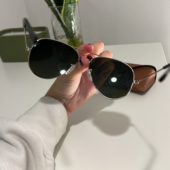 Ray-Ban large aviator unisex blue lens sunglasses with sunglass case - Picture 4 of 6